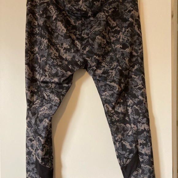 Women’s plus size leggings - Picture 5 of 6